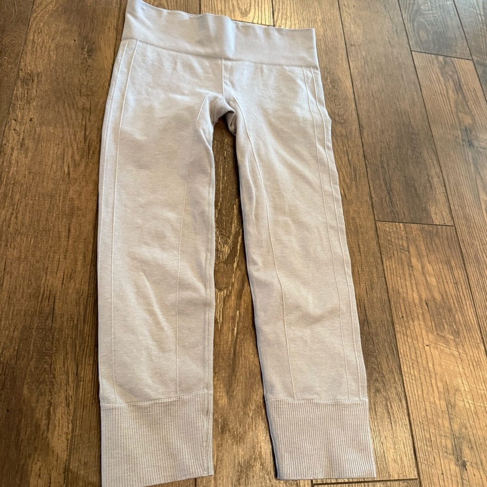 Lululemon Seamlessly Street Crop in Heather Grey Size 10